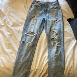 american eagle ripped mom jeans